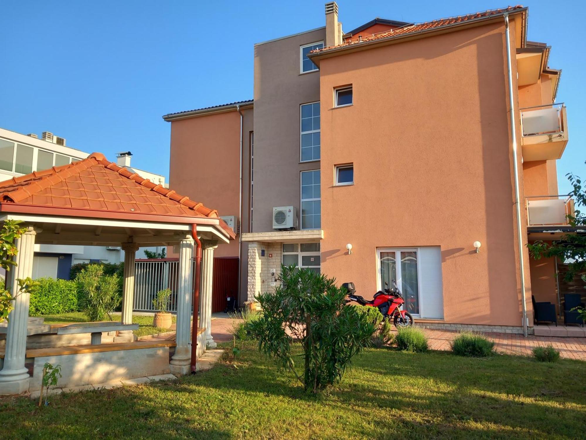 Bed & Breakfast Grgic Novigrad Istria エクステリア 写真