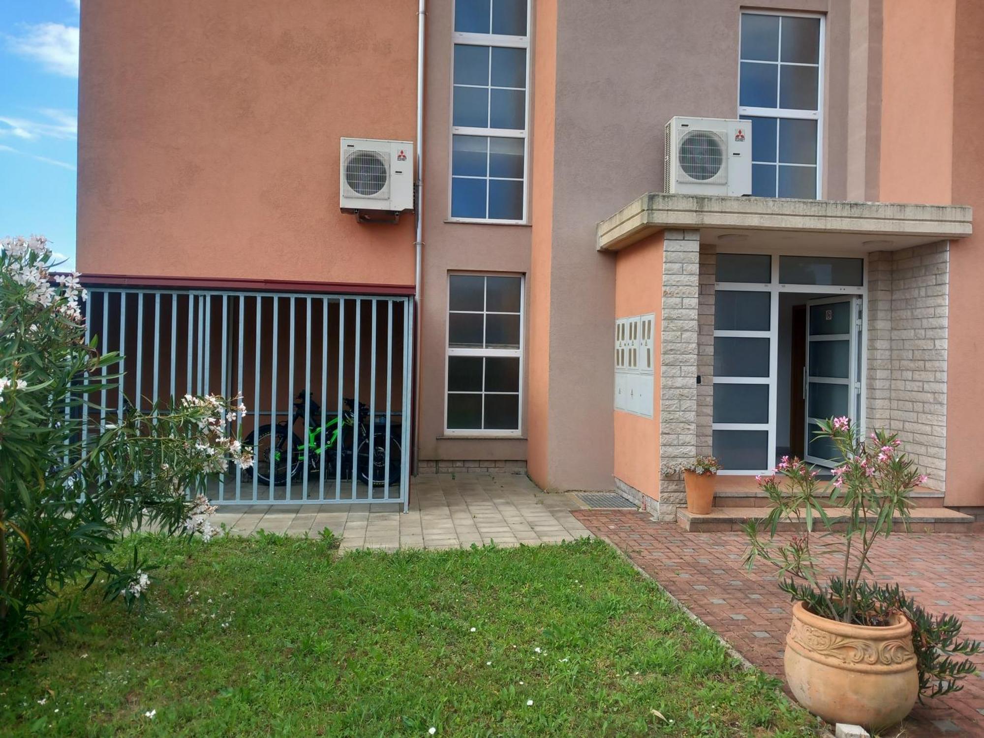 Bed & Breakfast Grgic Novigrad Istria エクステリア 写真
